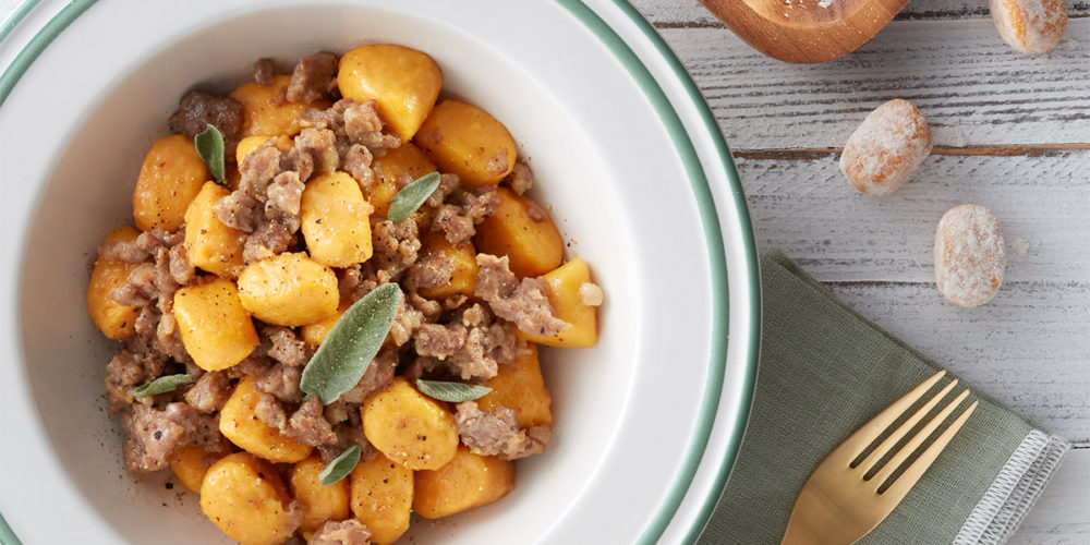 Ricetta Gnocchi di zucca con ragù di salsiccia